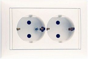 VALENA Розетка двойная с заземлением со шторками белая (774427)